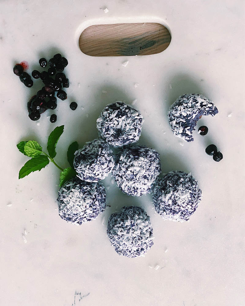 Recept på Blåbärsbollar med cookie dough