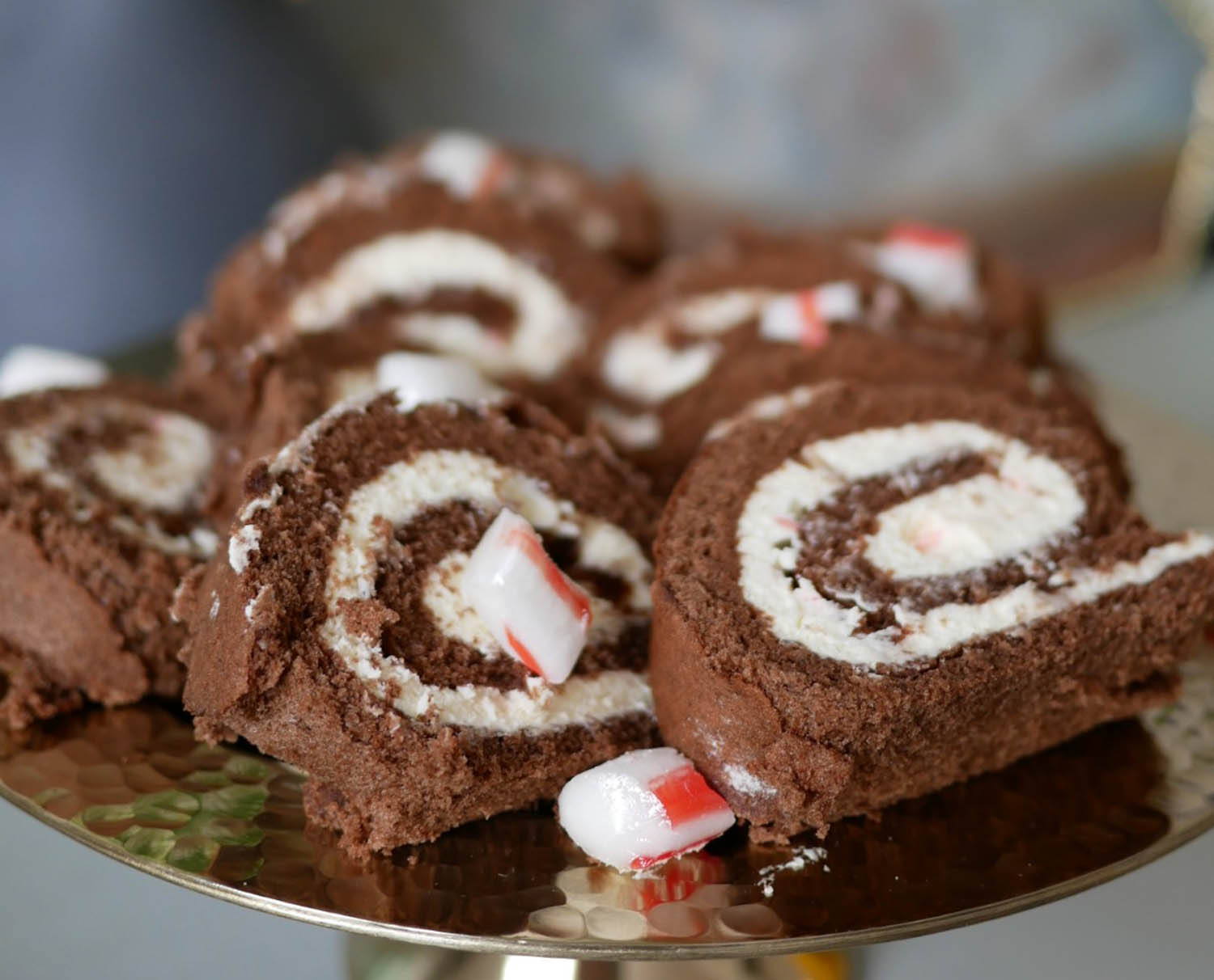 Recept på Chokladrulltårta med polkagris