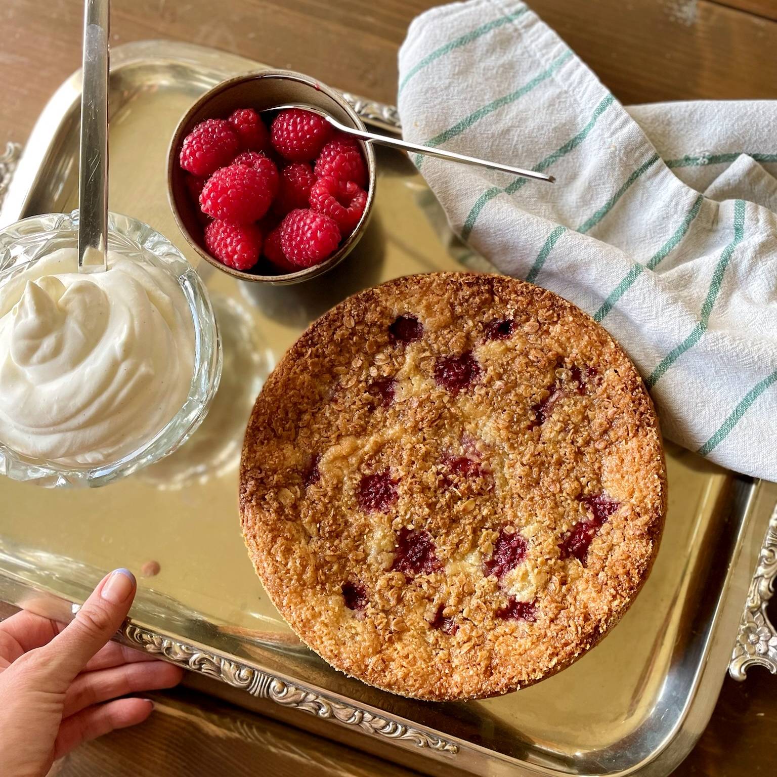 Recept på Hallonkladdkaka med smulpajstopp