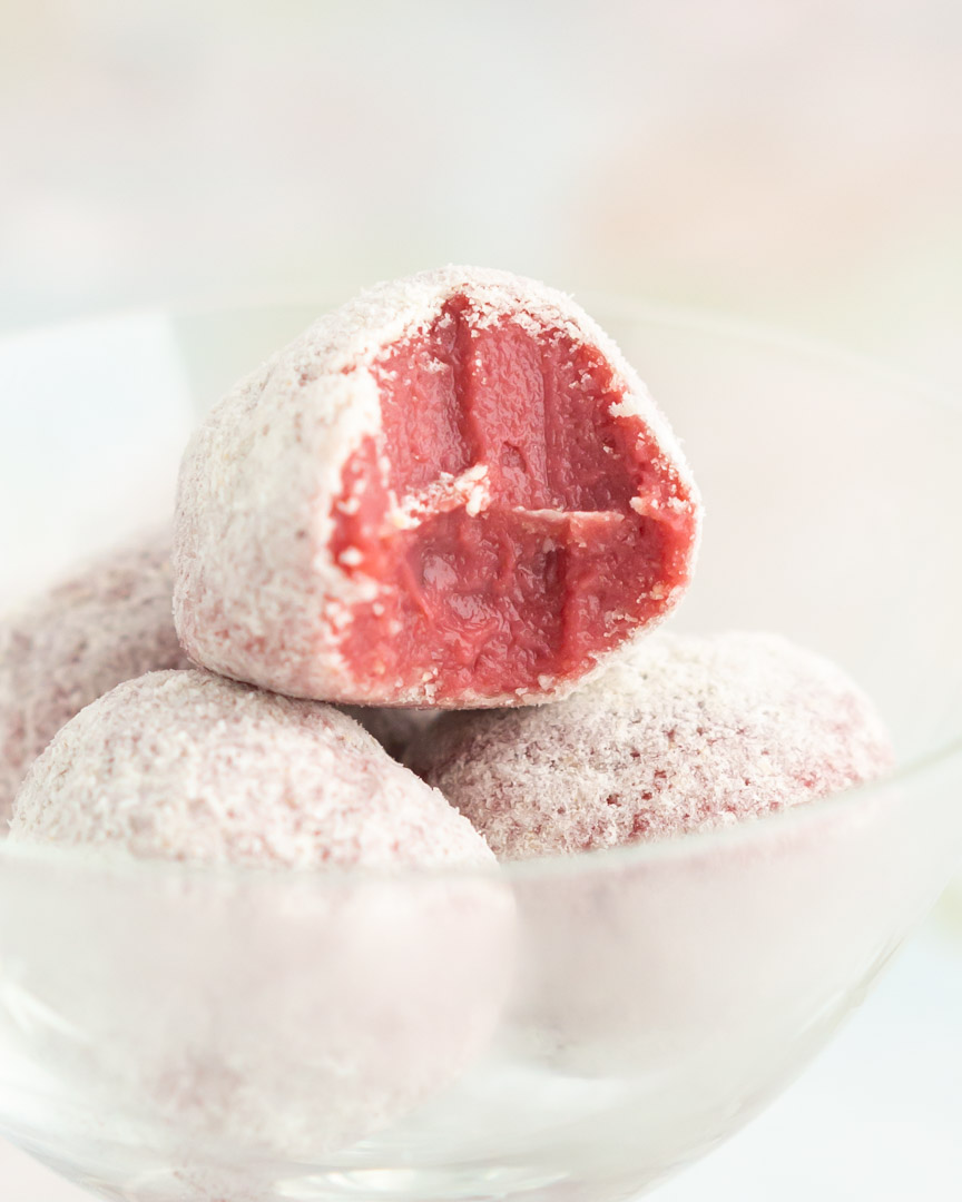 Recept på Jordgubbskola-bollar