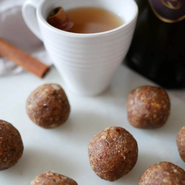 Recept på Rawbollar med smak av pepparkaka