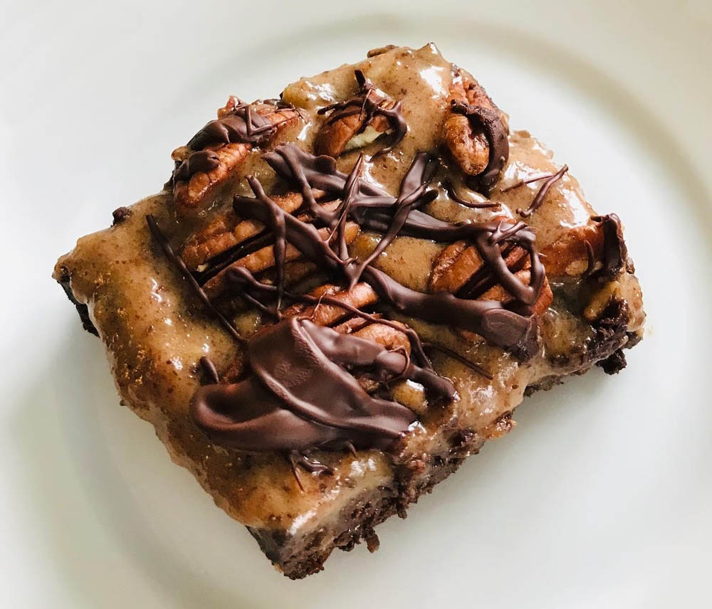 Recept på Sötpotatis brownie med kolakräm och pekannötter 🧡